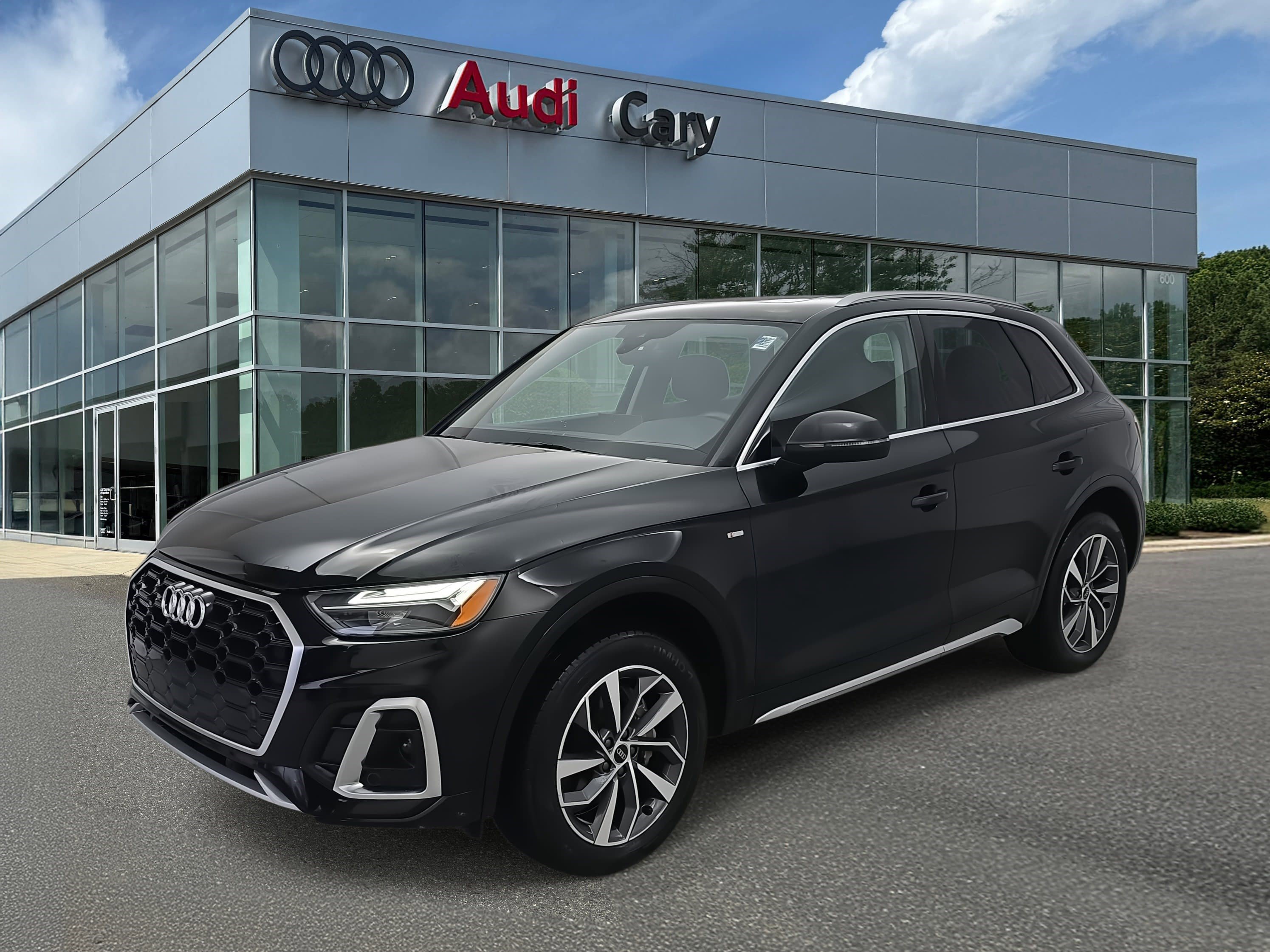 Used 2022 Audi Q5 2.0T Premium w/ Convenience Package image 1