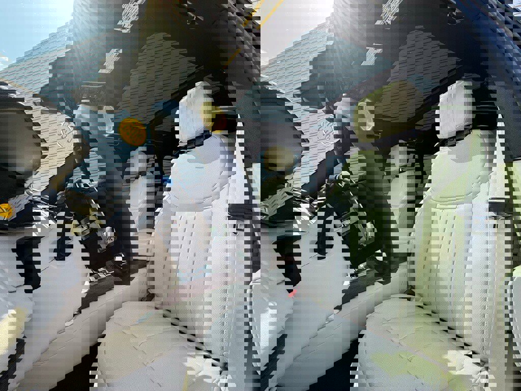 Used 2025 Land Rover Range Rover SE image 23