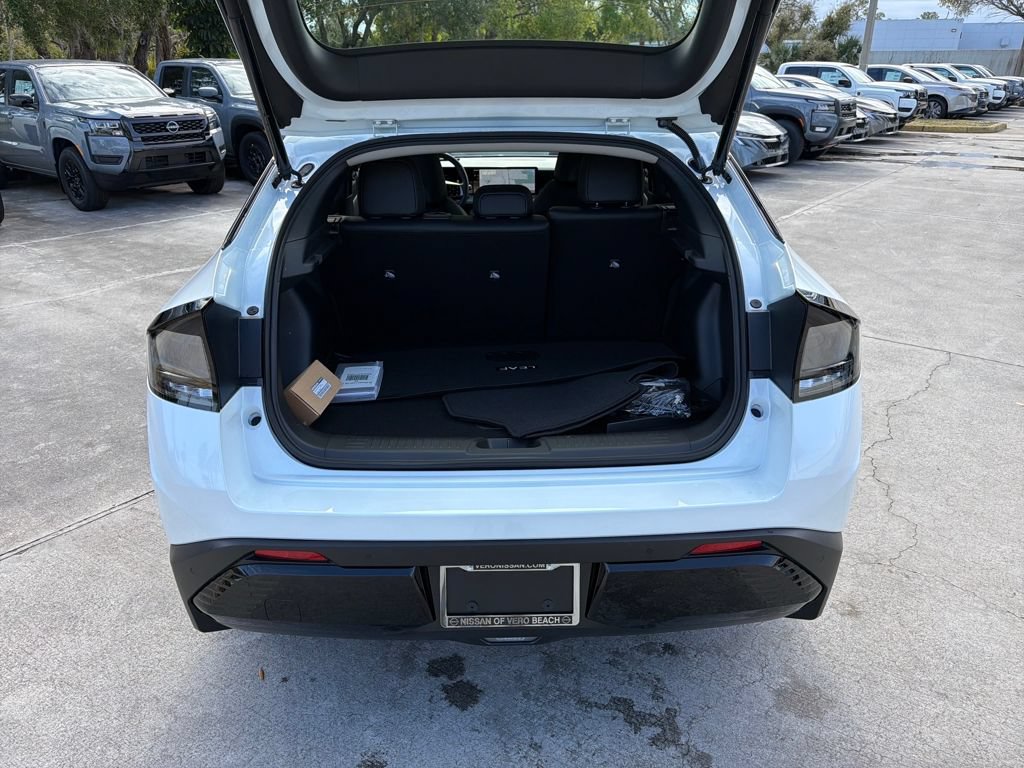 New 2026 Nissan Leaf Platinum+ w/ Cargo Package (Platinum+) FWD image 31