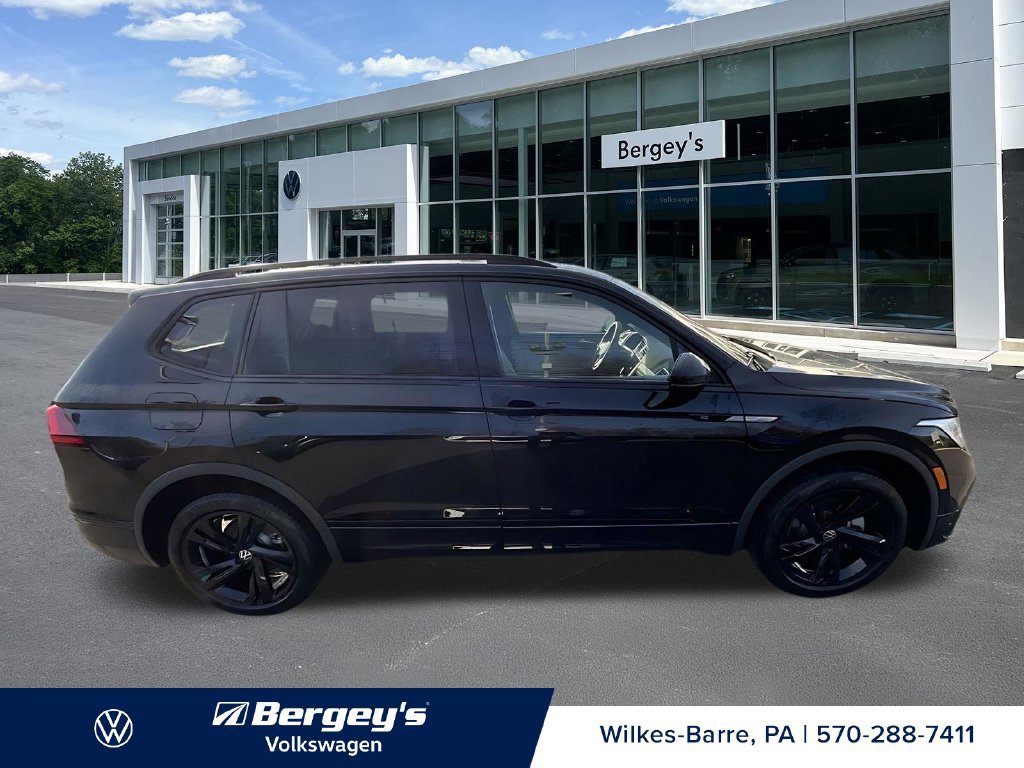 Used 2024 Volkswagen Tiguan SE R-Line AWD/4WD image 9