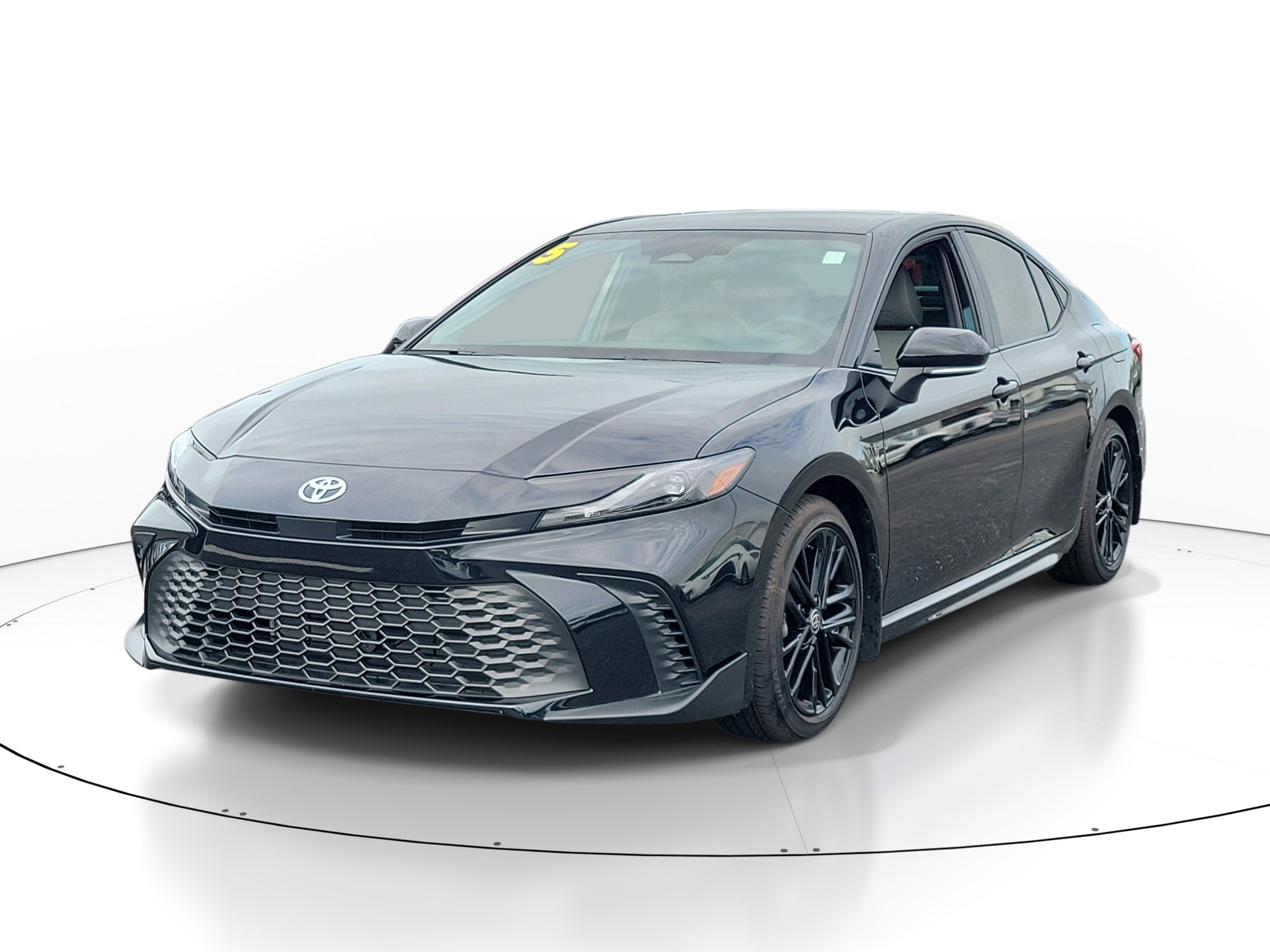 Certified 2025 Toyota Camry SE FWD image 3