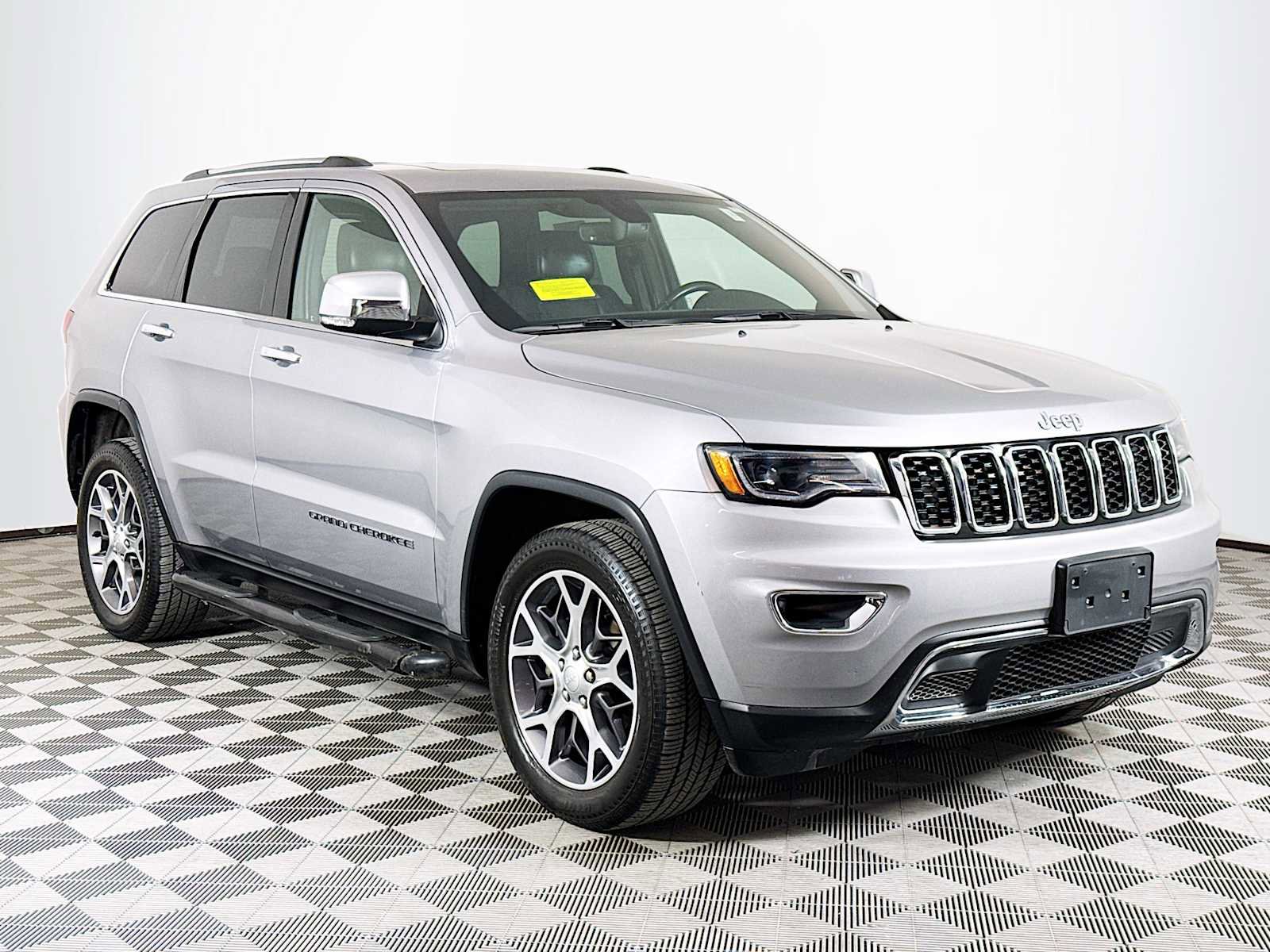 Used 2020 Jeep Grand Cherokee Limited w/ Premium Lighting Group image 3