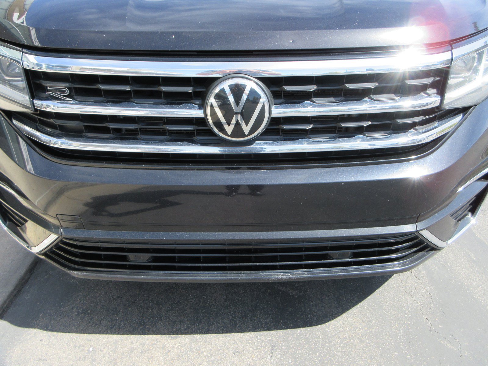 Used 2020 Volkswagen Atlas Cross Sport SE w/ Towing Package AWD/4WD image 17