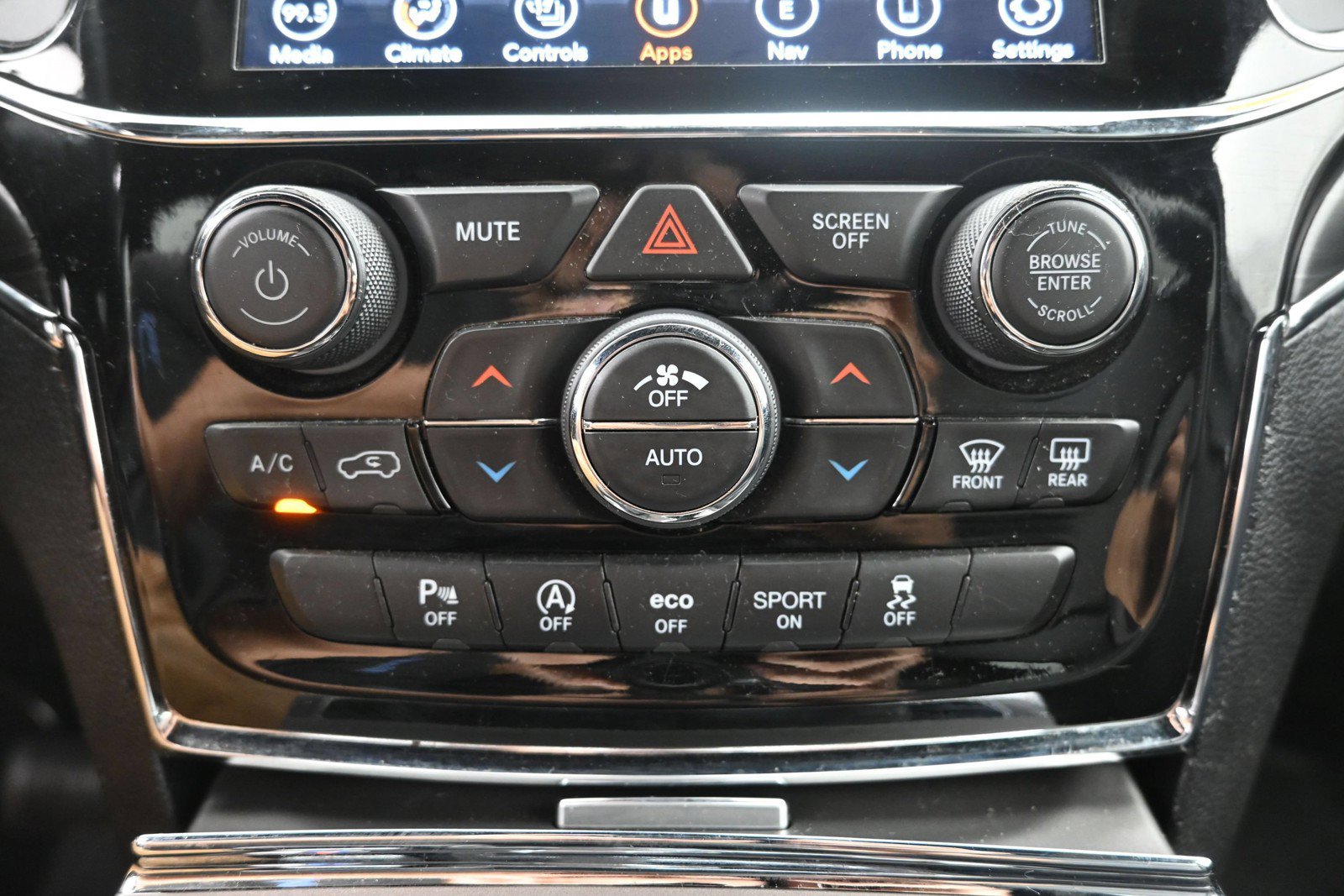 Used 2021 Jeep Grand Cherokee Limited AWD/4WD image 17