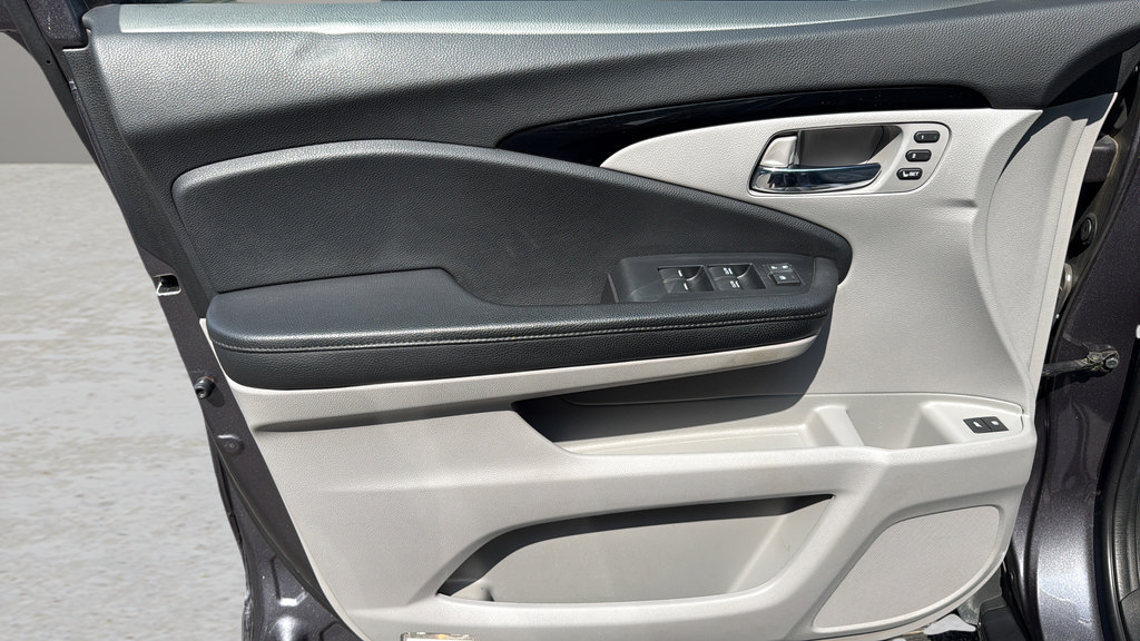 Used 2022 Honda Pilot Touring image 17