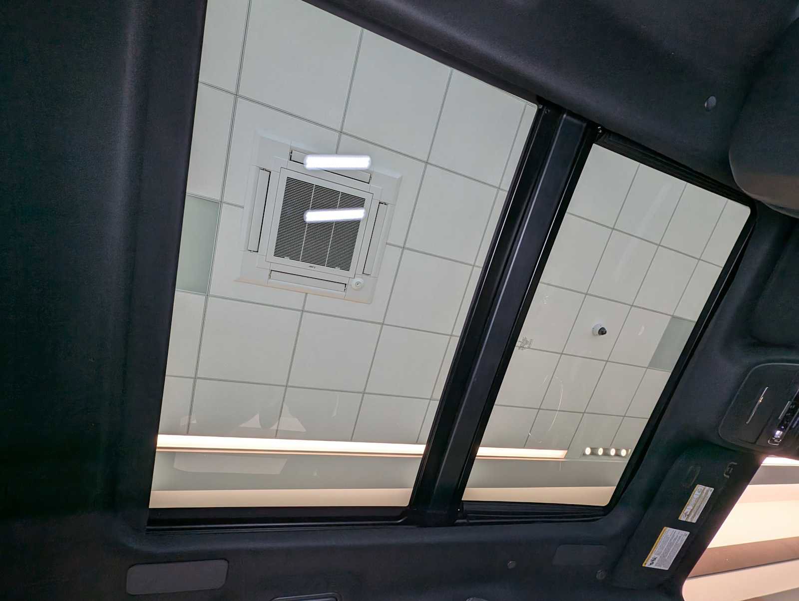 New 2025 Lincoln Navigator Reserve w/ Jet Appearance Package image 13