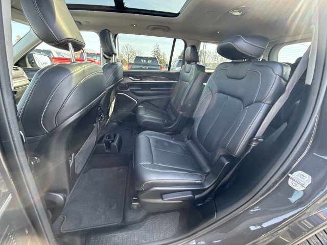 Used 2022 Jeep Grand Cherokee L Limited w/ Black Appearance Package image 25