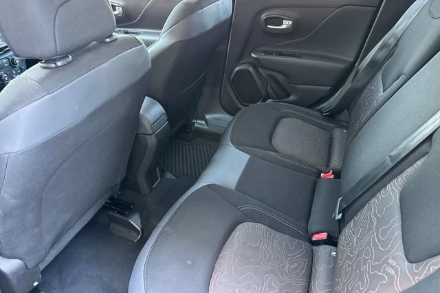 Used 2023 Jeep Renegade Latitude AWD/4WD image 14