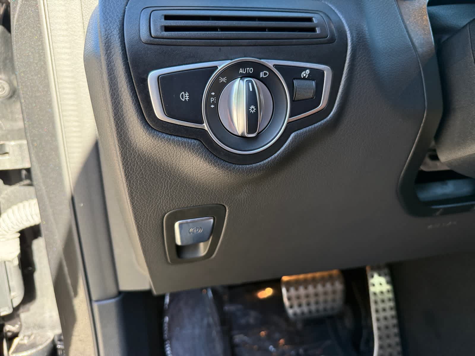 Certified 2022 Mercedes-Benz GLC 43 AMG 4MATIC image 26