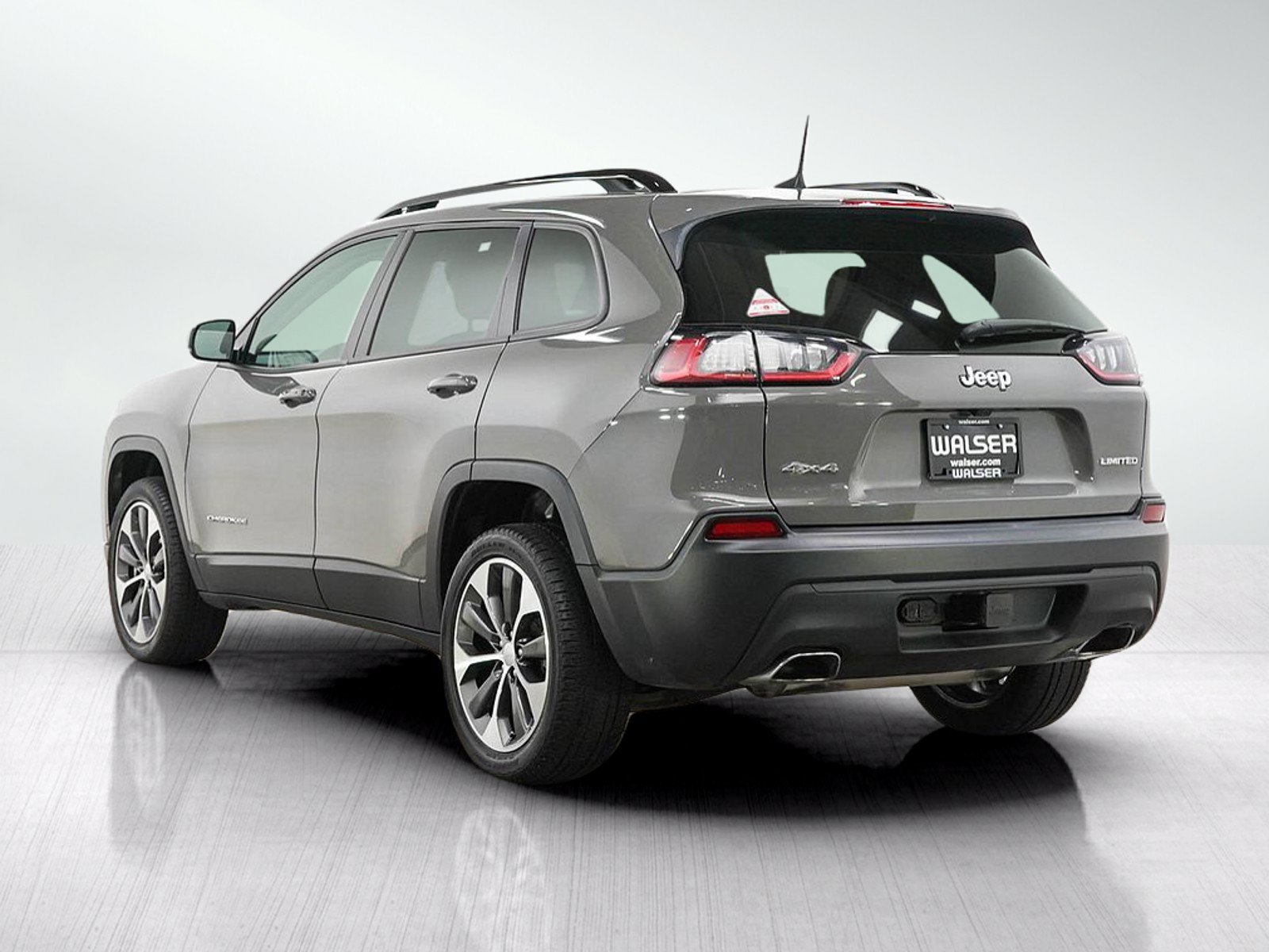 Used 2022 Jeep Cherokee Limited w/ Elite Package AWD/4WD image 3