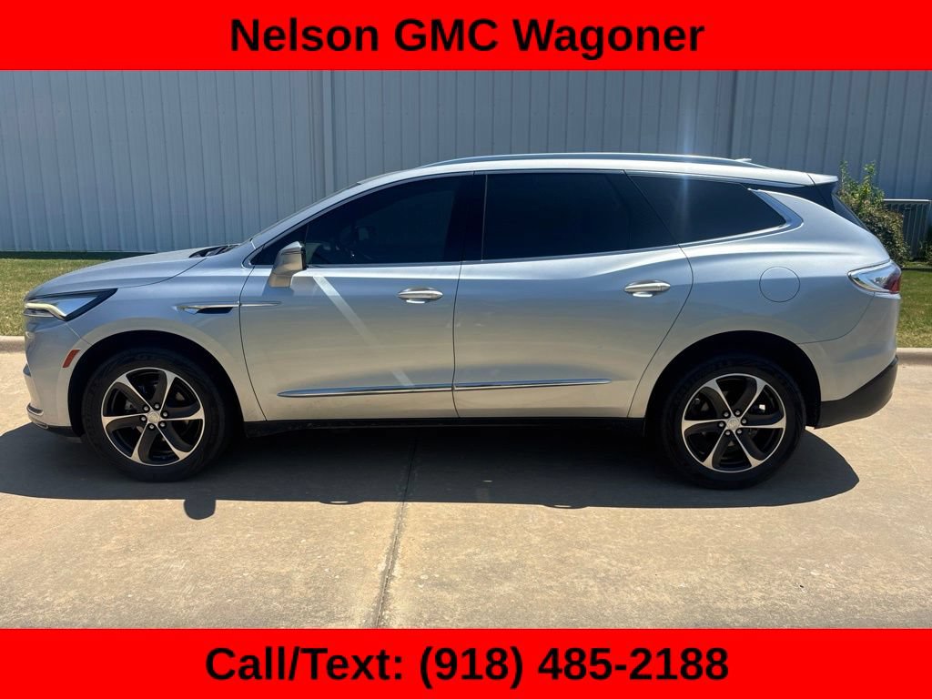 Used 2022 Buick Enclave Essence w/ Experience Buick Package FWD image 8