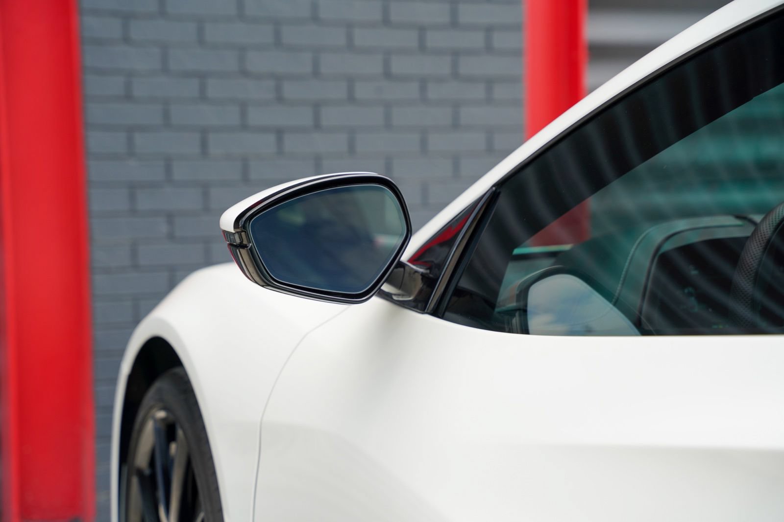 Used 2025 Lotus Emira RWD image 19