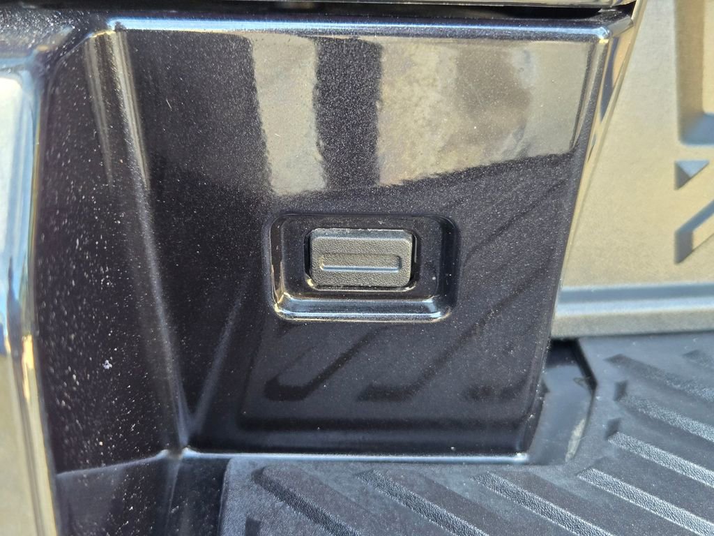 Used 2025 GMC Hummer EV 3X w/ LPO, Dark Essentials Package image 32