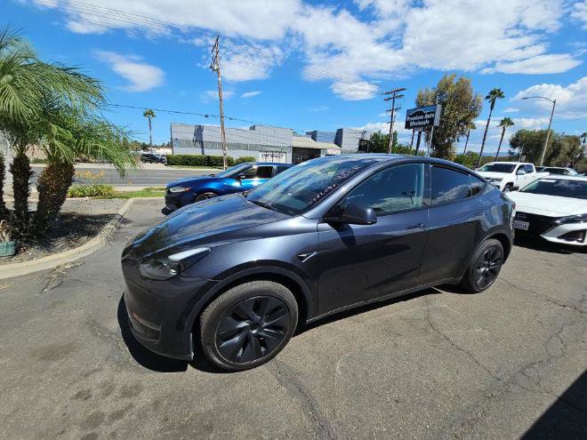 Used 2025 Tesla Model Y Long Range RWD image 3