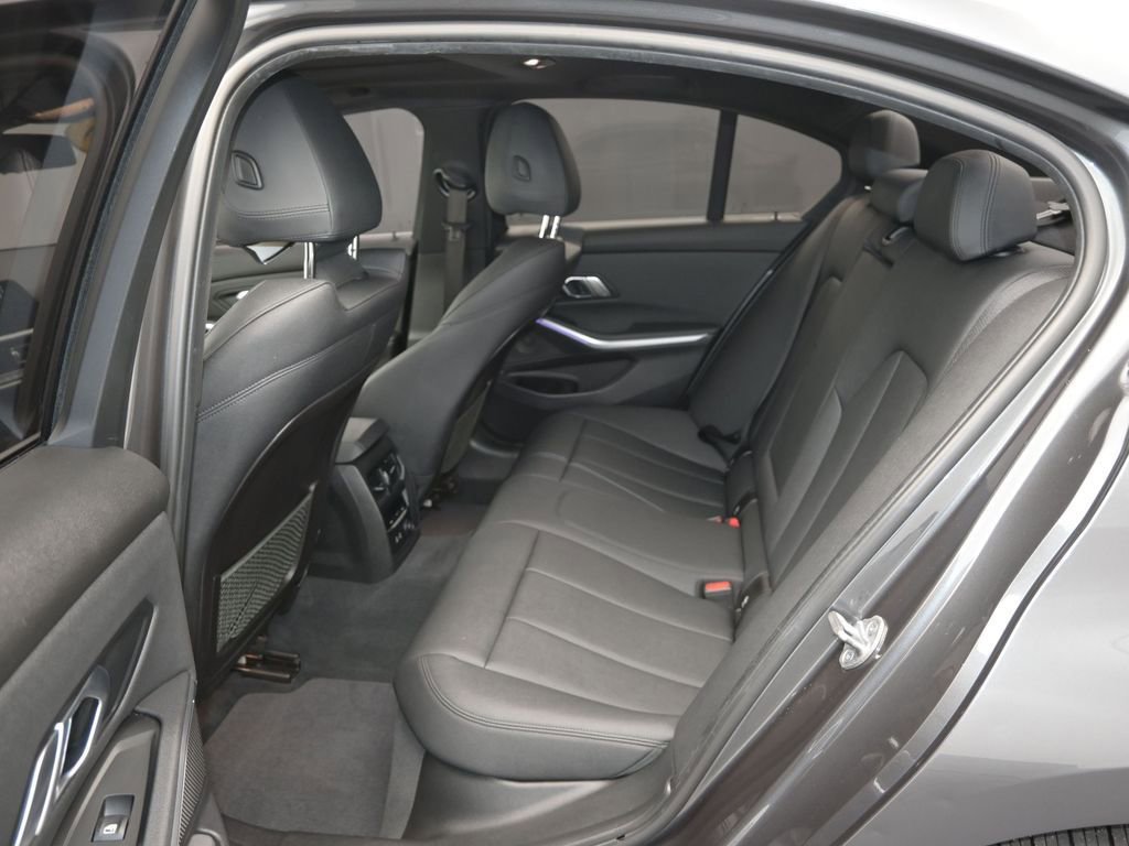 Used 2020 BMW 330i Sedan w/ Premium Package image 15