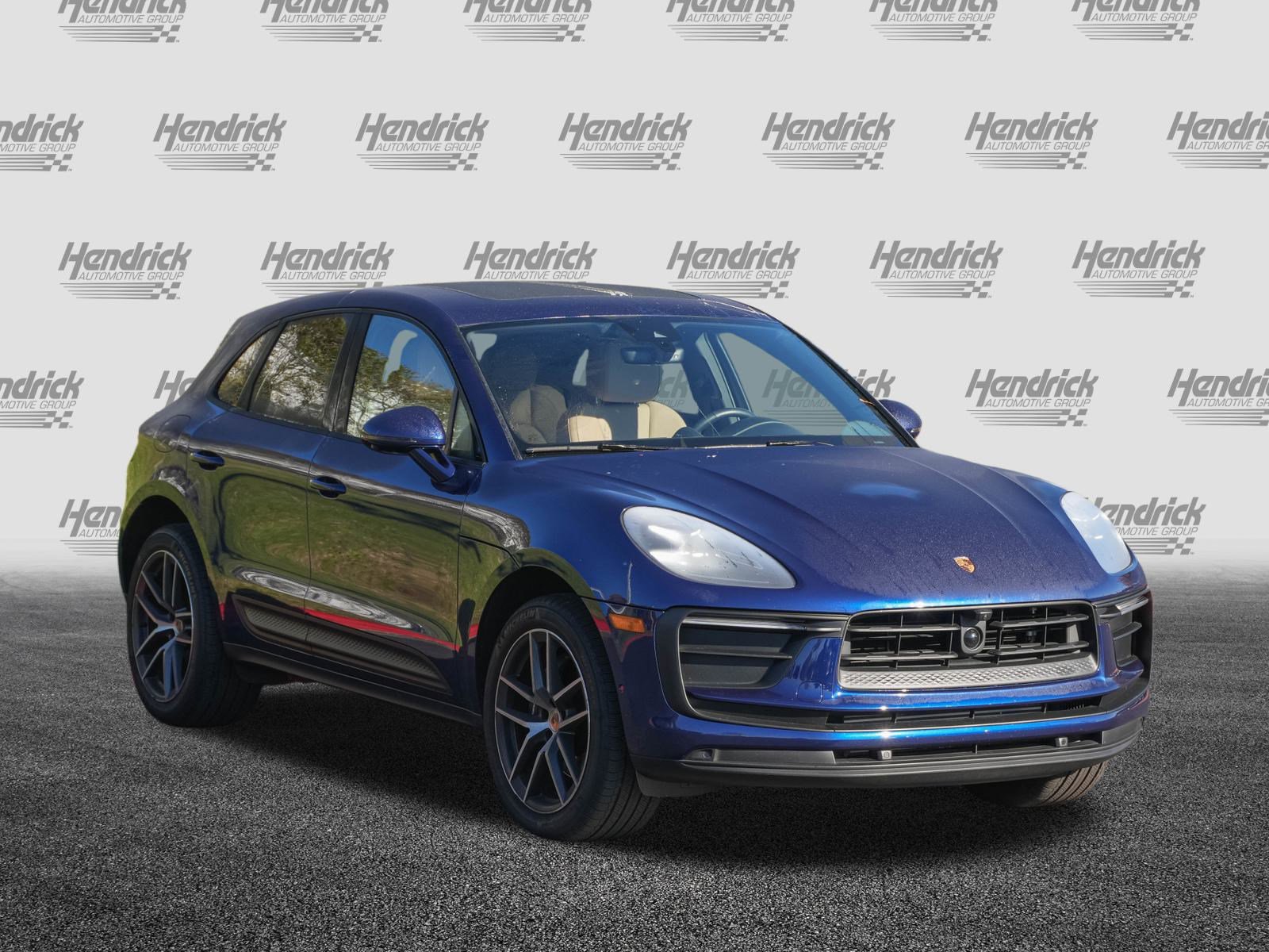 Used 2024 Porsche Macan image 2