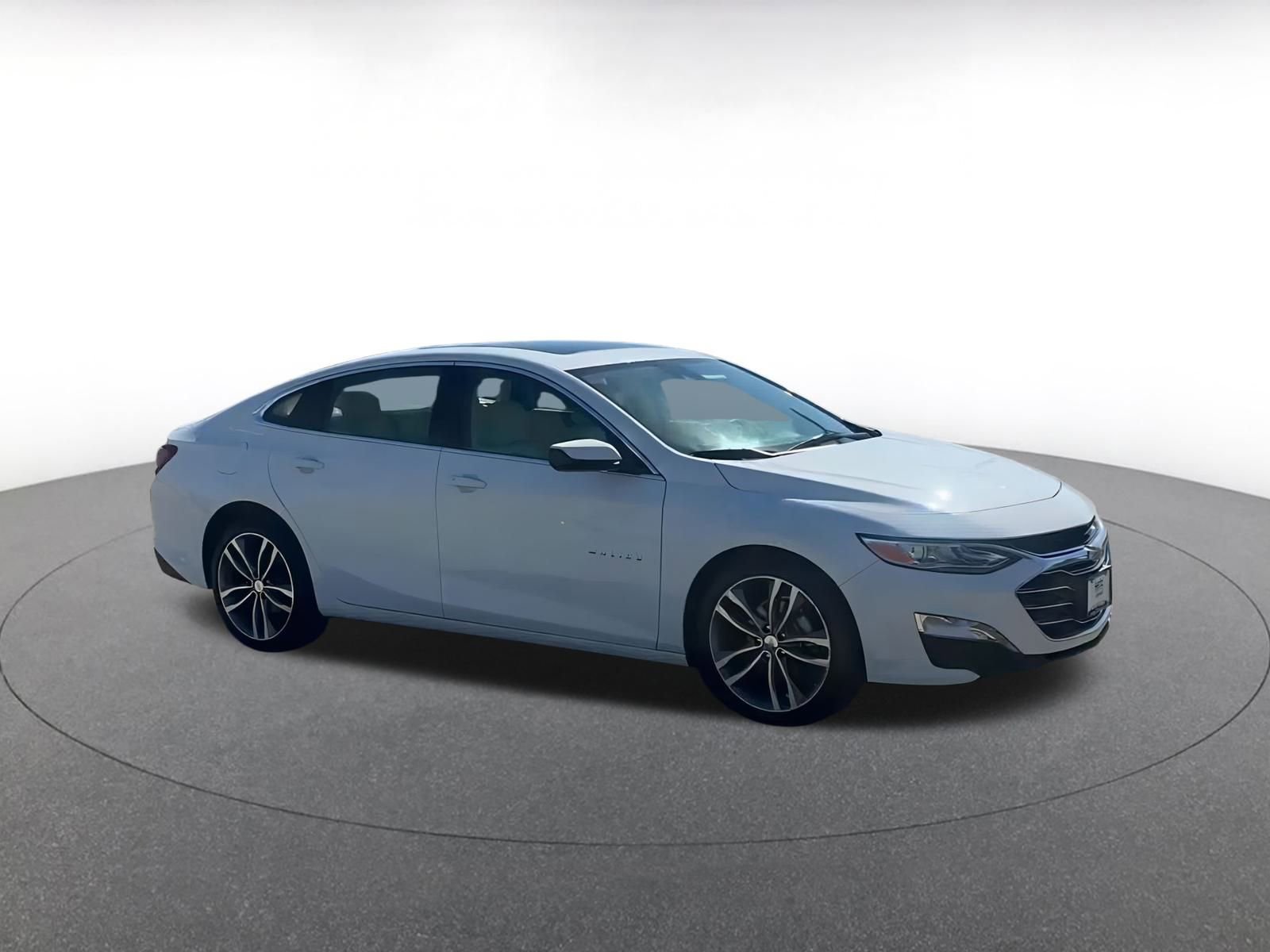 Used 2024 Chevrolet Malibu LT image 2