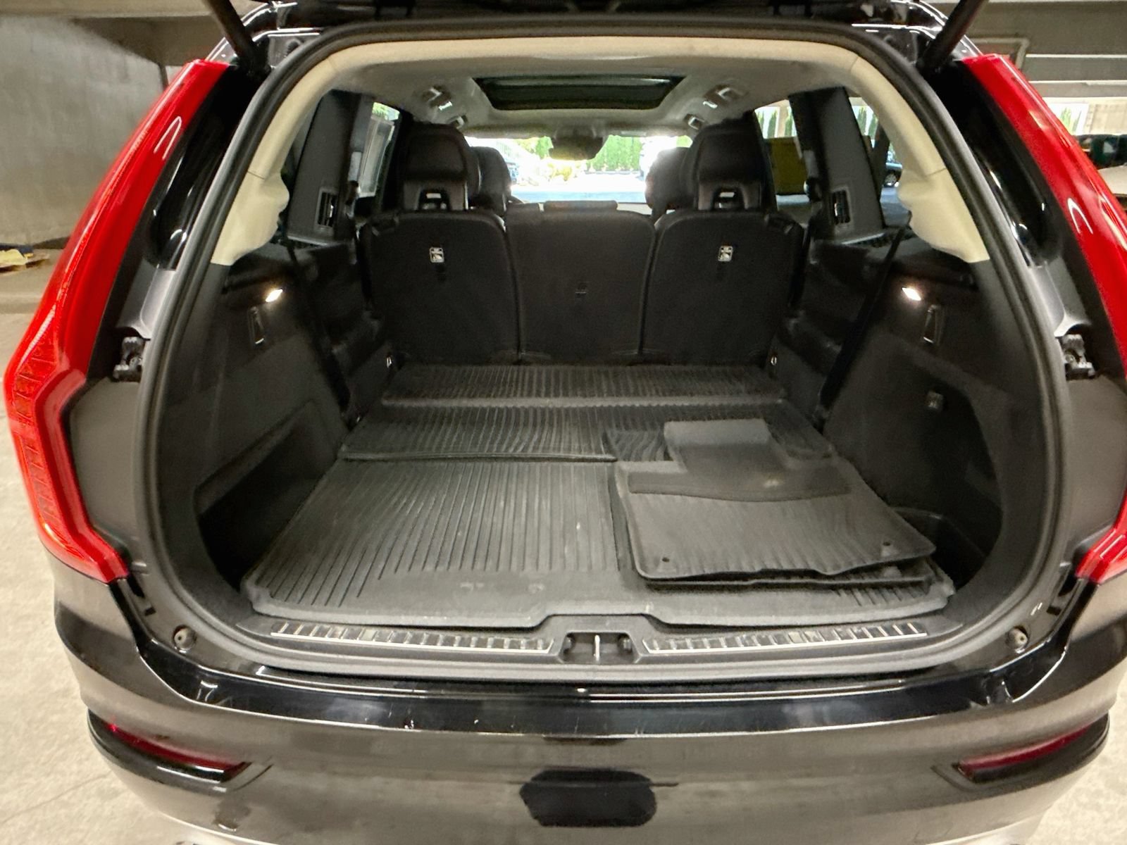Used 2018 Volvo XC90 T5 Momentum w/ Convenience Package AWD/4WD image 29