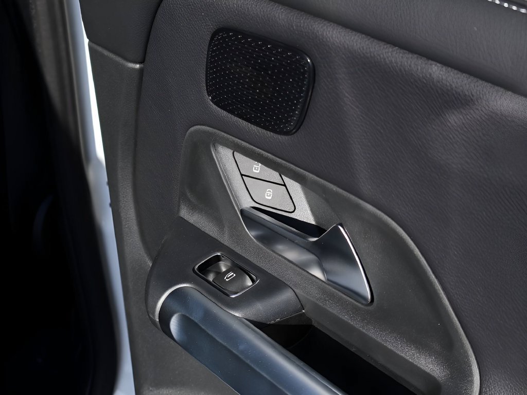 New 2026 Mercedes-Benz GLB 250 4MATIC image 23