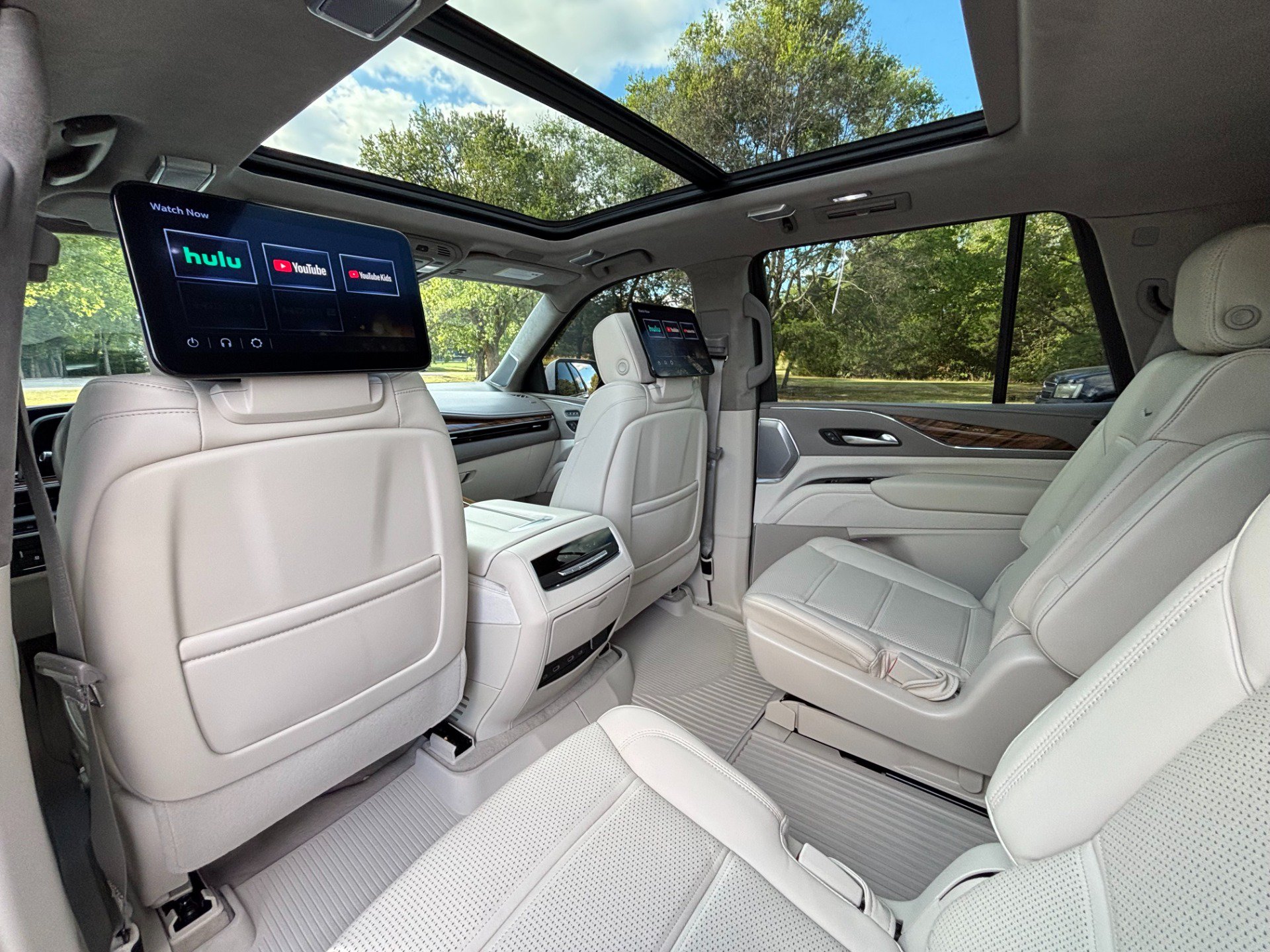 Used 2024 Cadillac Escalade Premium Luxury Platinum w/ LPO, Floor Liner Package AWD/4WD image 18