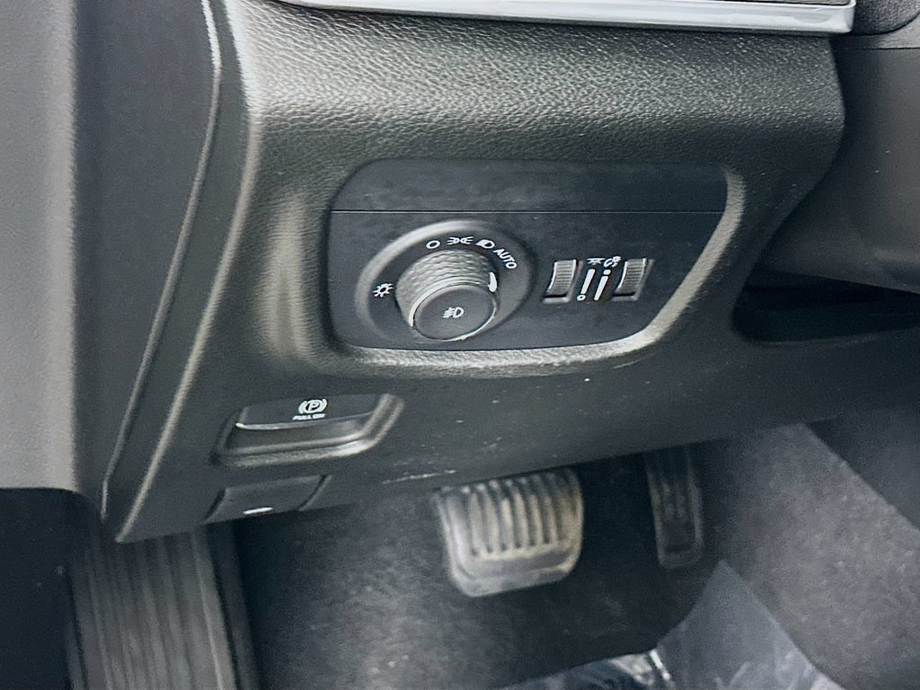 Certified 2025 Jeep Grand Cherokee L Overland w/ Rear Seat Video Group I AWD/4WD image 18