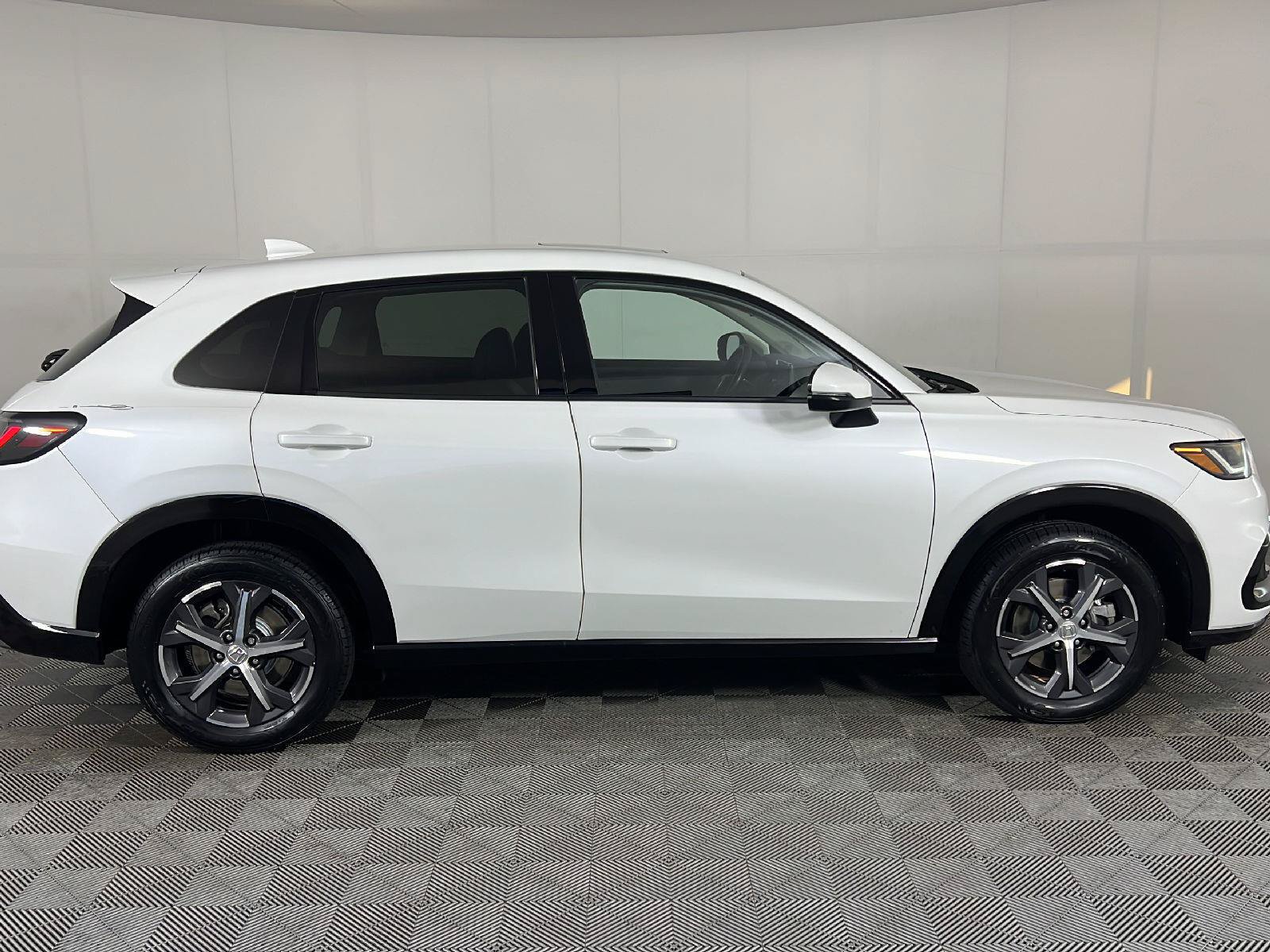 Used 2023 Honda HR-V EX-L image 43