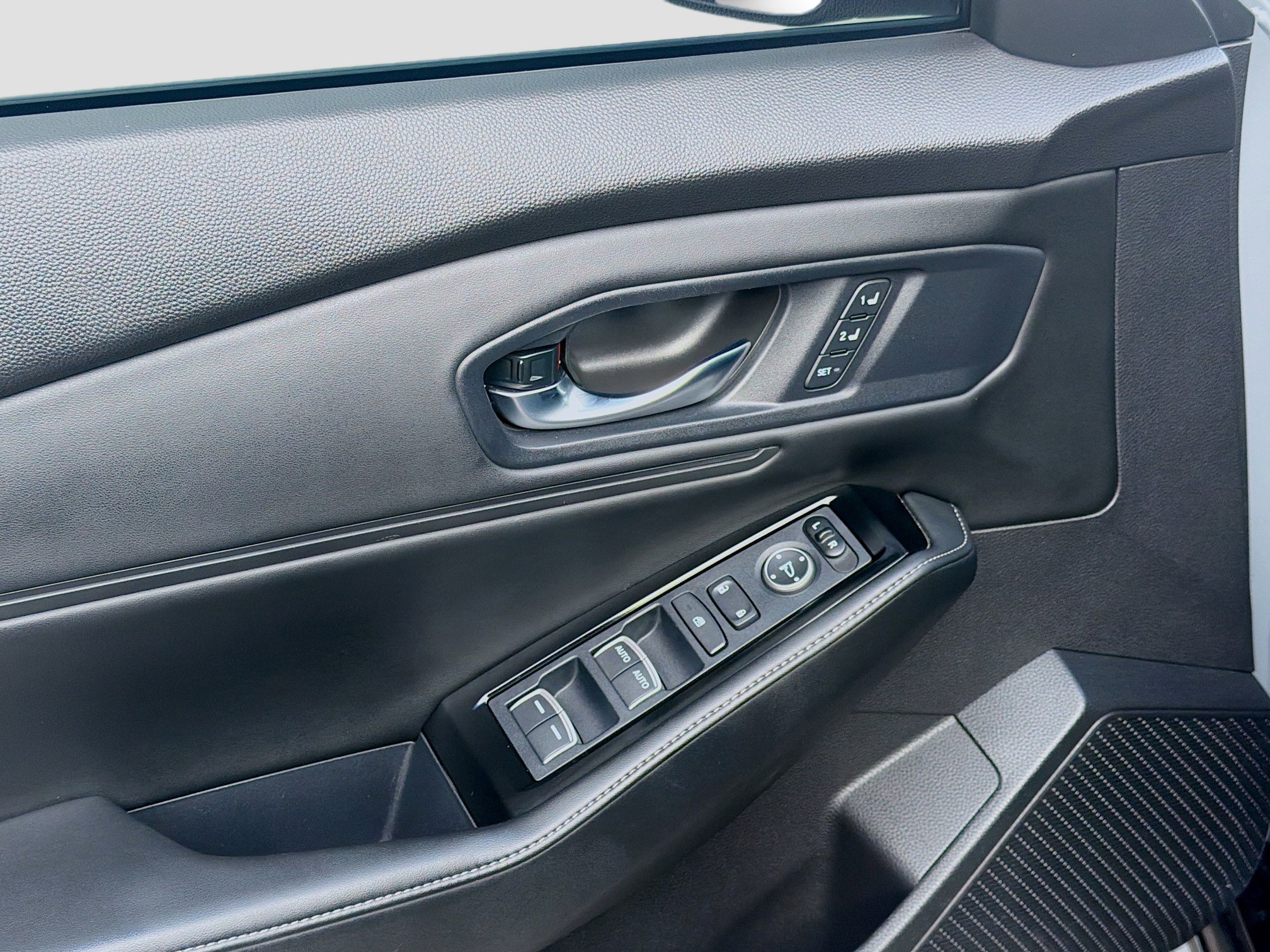 Used 2023 Honda Accord Touring image 17