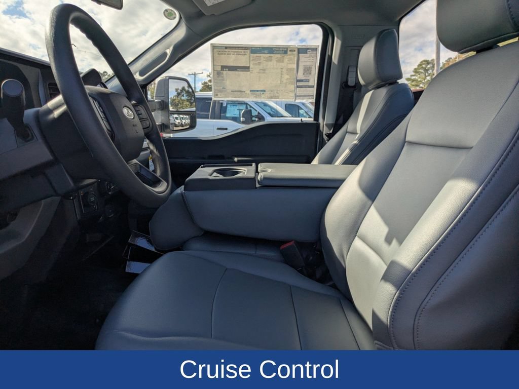 Used 2025 Ford F550 4x4 Regular Cab Super Duty image 13