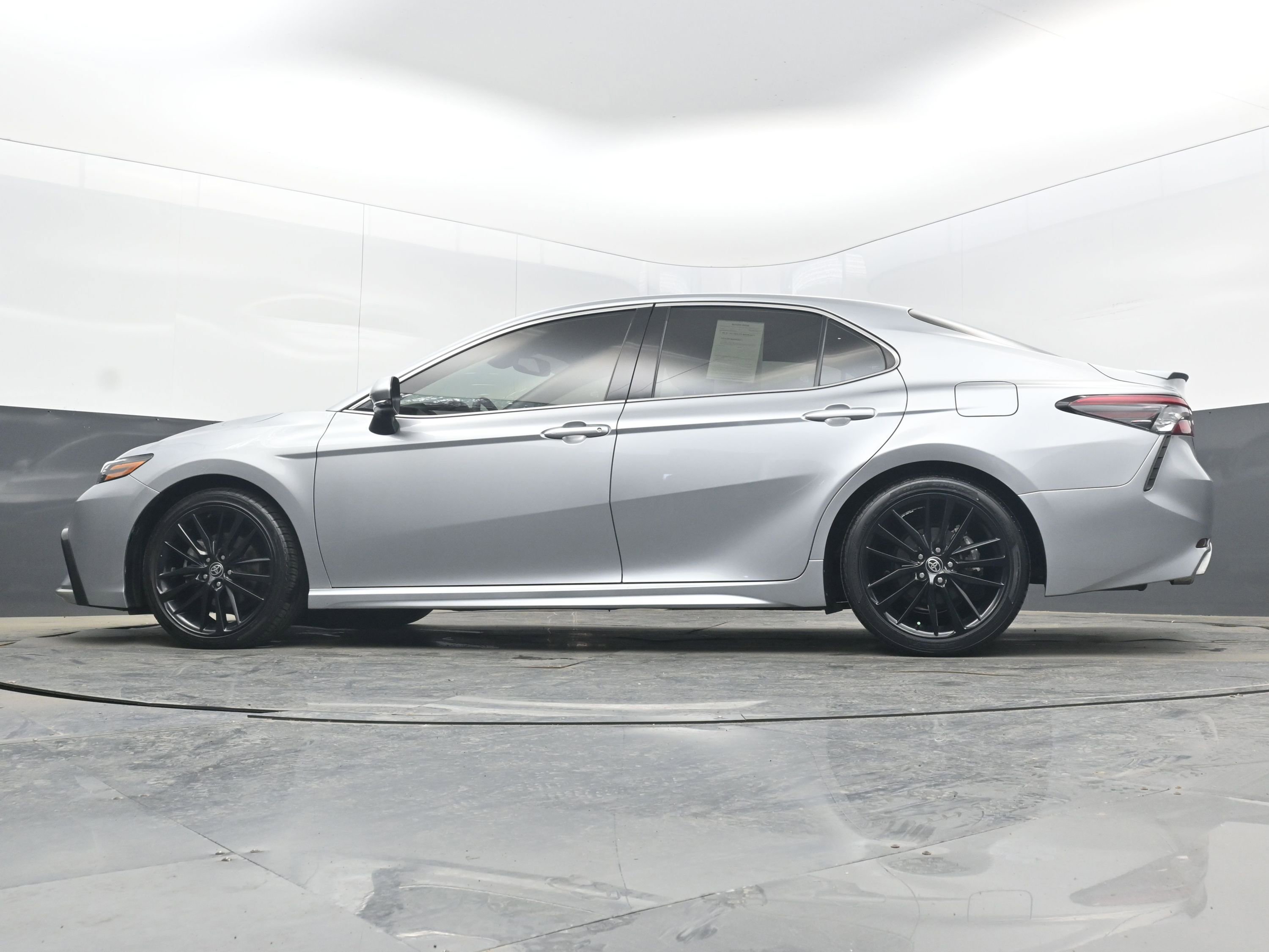 Used 2021 Toyota Camry XSE image 27