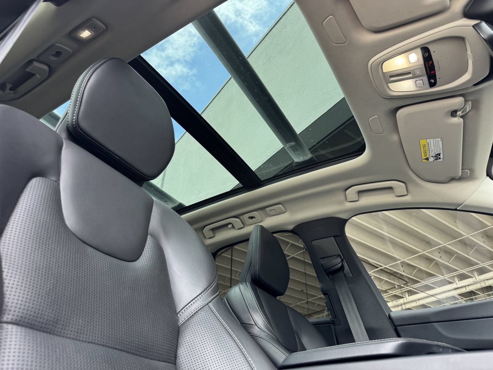 Certified 2023 Volvo XC60 B5 Ultimate w/ Protection Package Premier FWD image 17