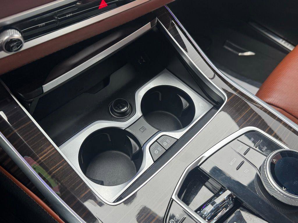 Used 2023 BMW X7 M60i w/ Executive Package image 30