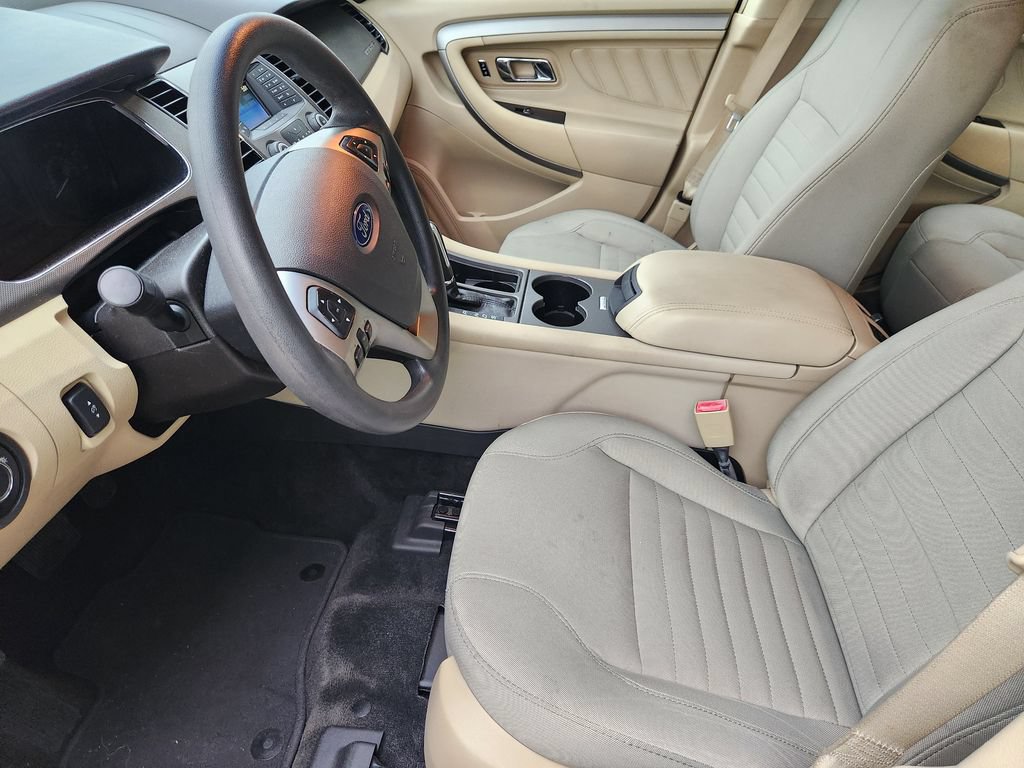 Used 2016 Ford Taurus SE FWD image 10