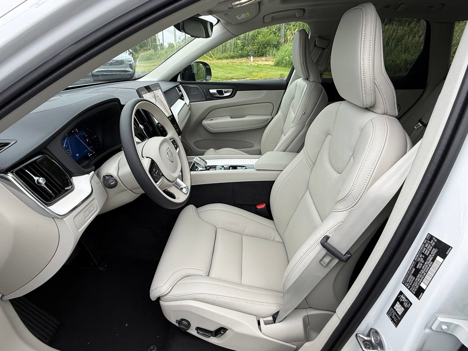 New 2026 Volvo XC60 T8 Ultra w/ Protection Package Premier AWD/4WD image 14