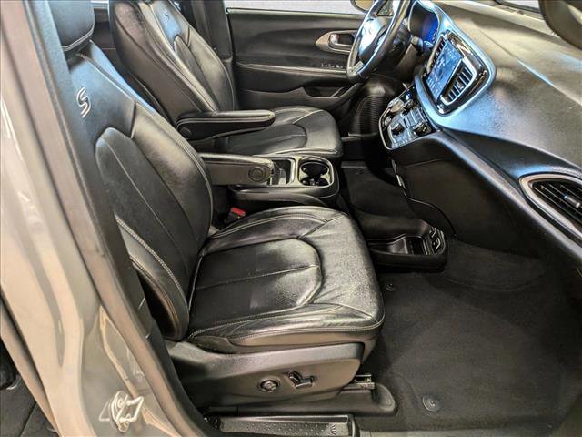 Used 2020 Chrysler Pacifica Touring-L w/ Advanced Safetytec Group AWD/4WD image 25