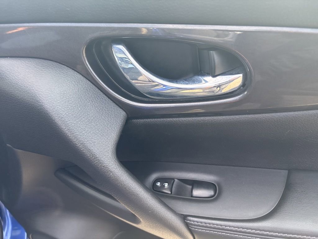 Used 2019 Nissan Rogue SV w/ Sun & Sound Touring Package image 30