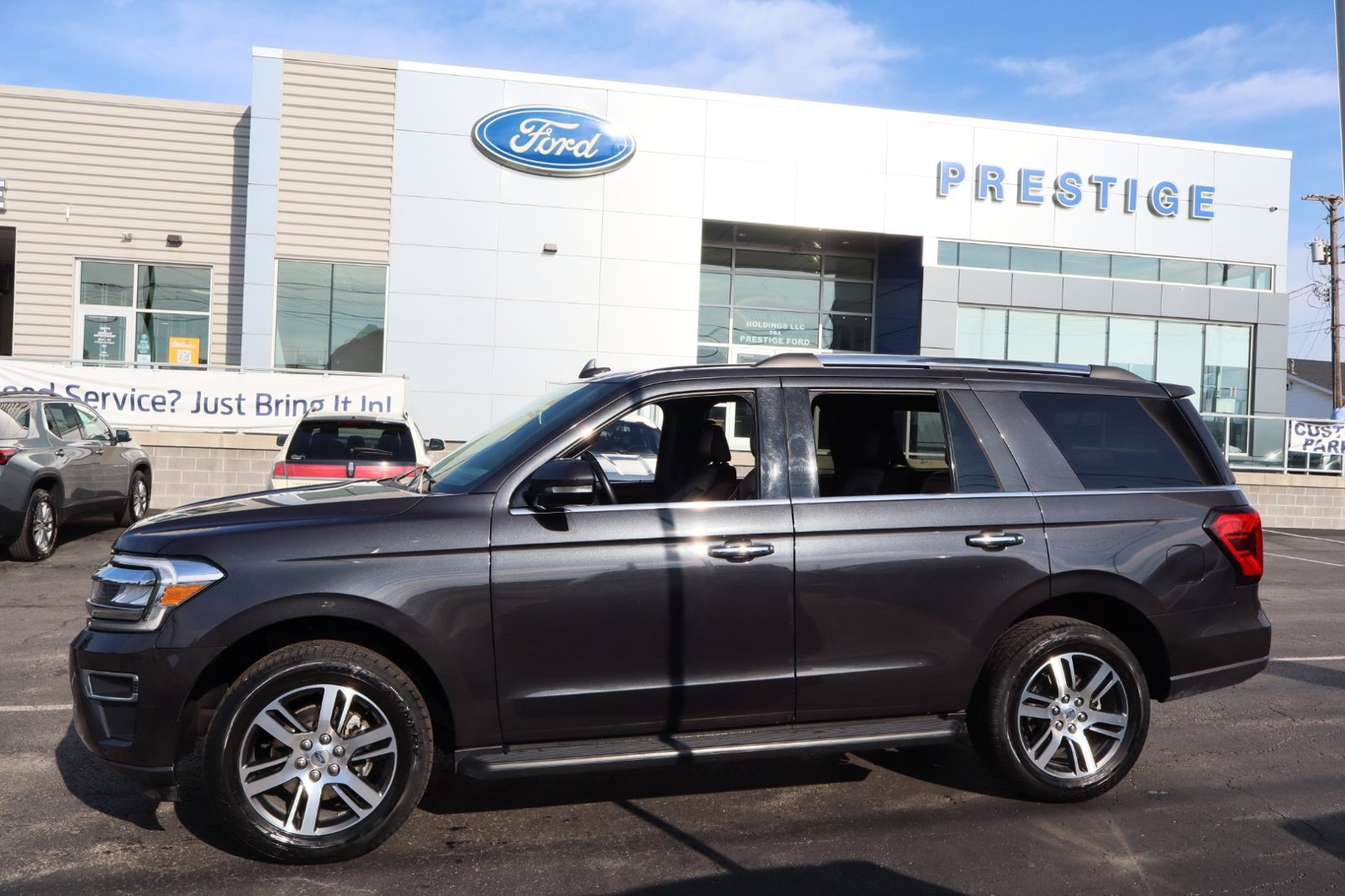 Used 2024 Ford Expedition Limited AWD/4WD image 3