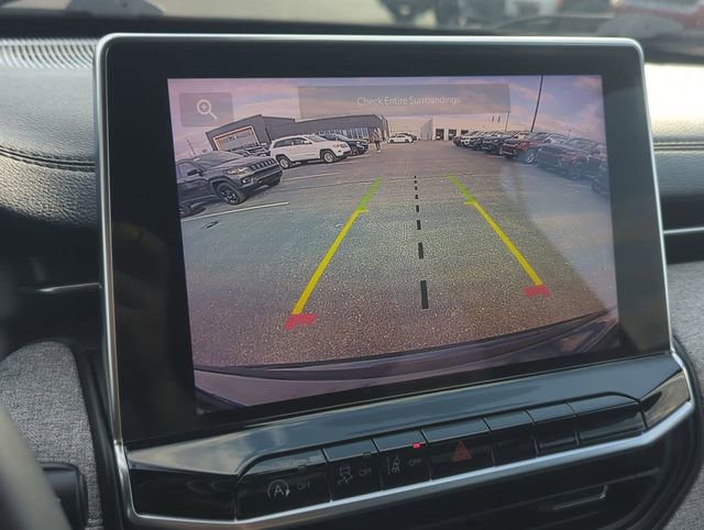 Used 2024 Jeep Compass Latitude image 18