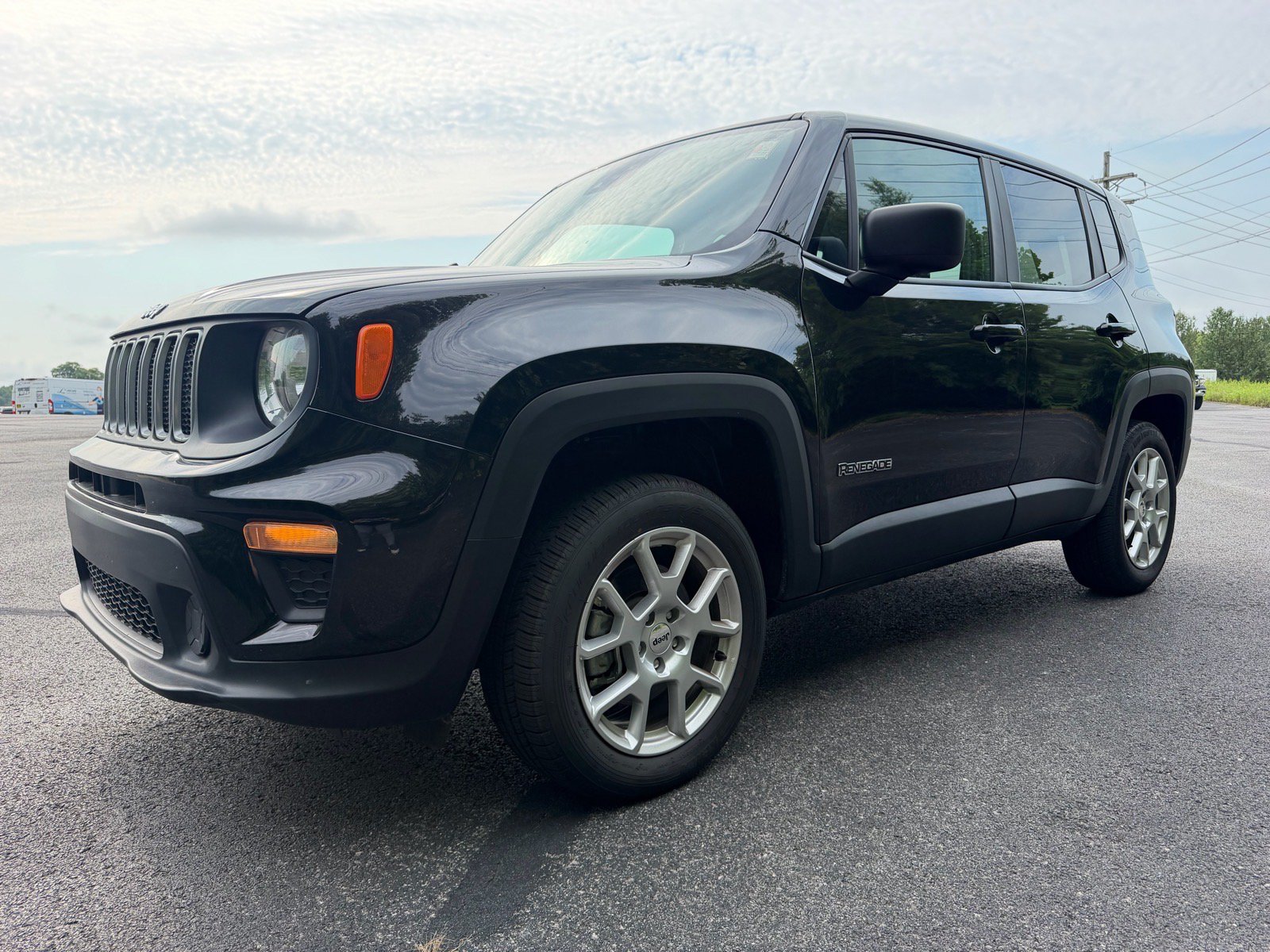 Used 2023 Jeep Renegade Latitude AWD/4WD image 9