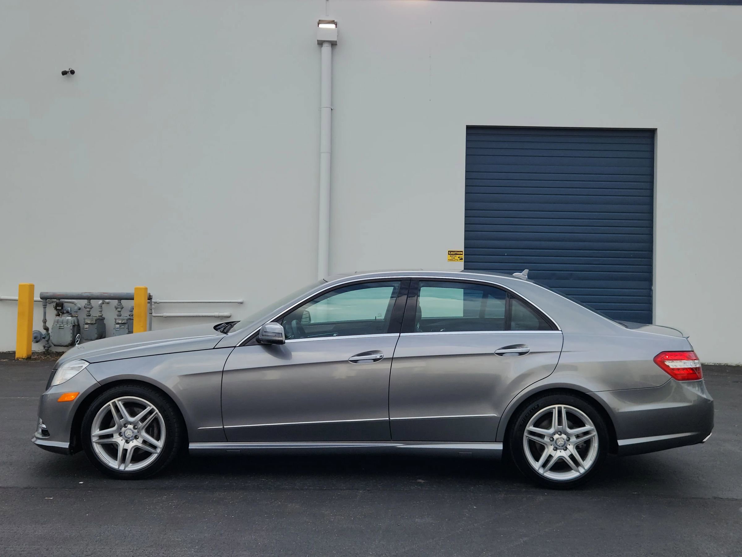 Used 2013 Mercedes-Benz E 350 4MATIC Sedan image 2