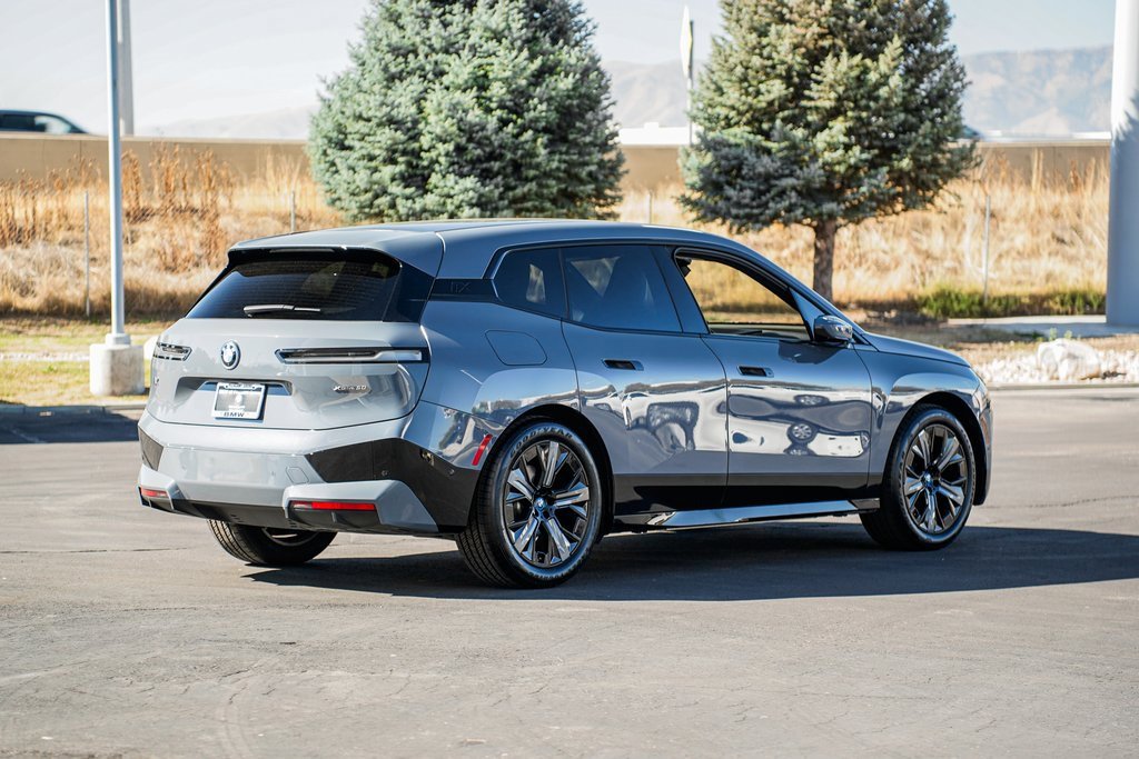 Used 2025 BMW iX xDrive50 w/ Premium Package image 5