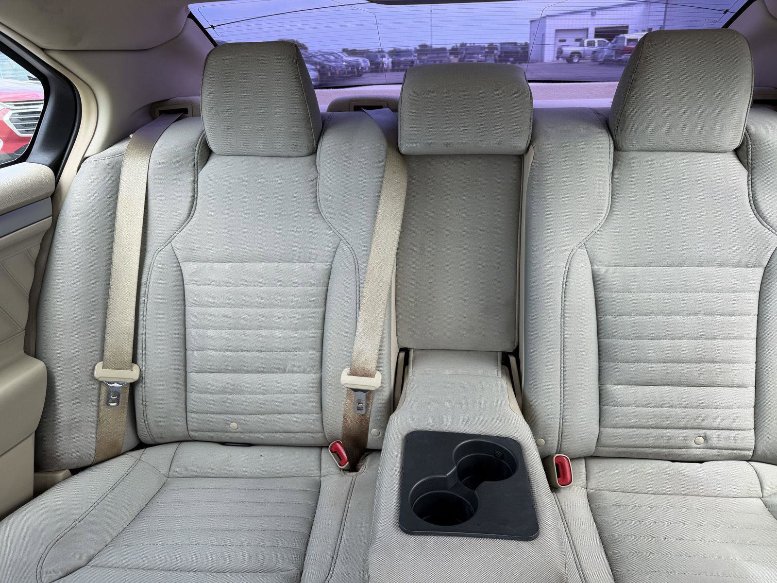 Used 2018 Ford Taurus SE FWD image 20