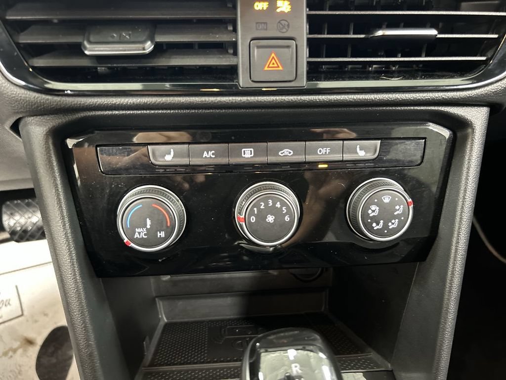 Certified 2023 Volkswagen Taos SE AWD/4WD image 16