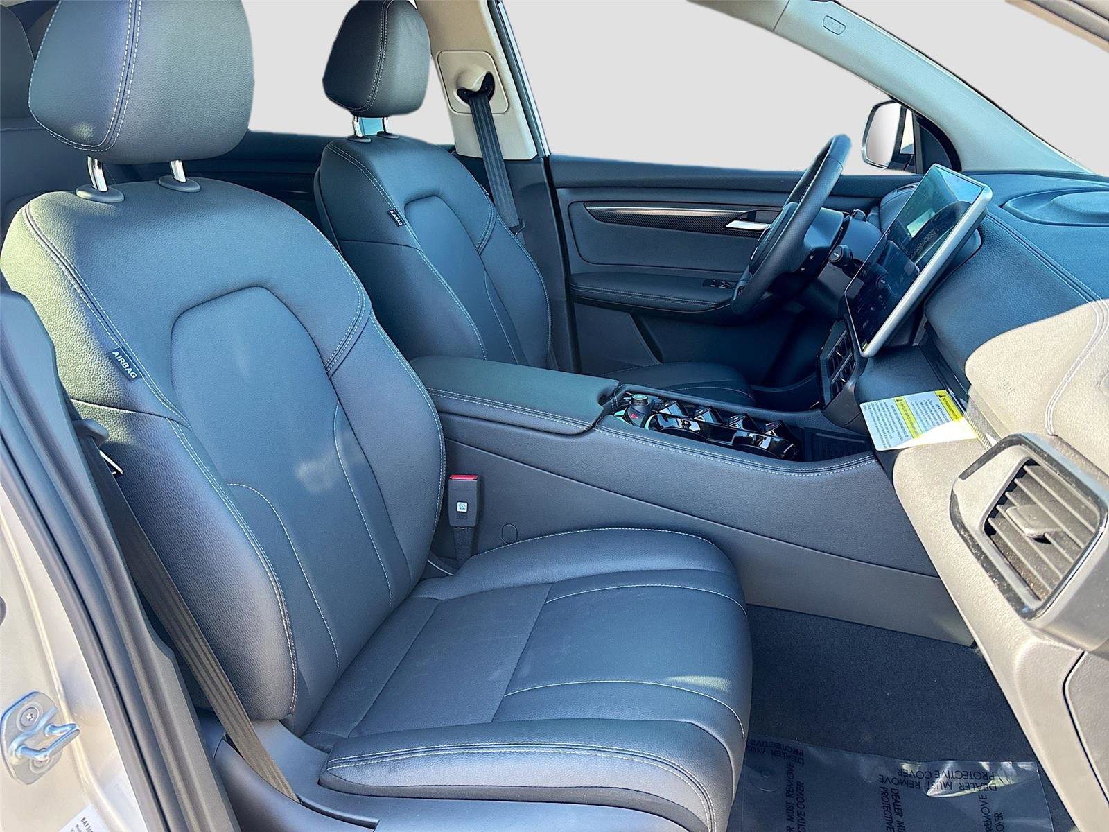New 2025 VinFast VF 8 Eco AWD/4WD image 27