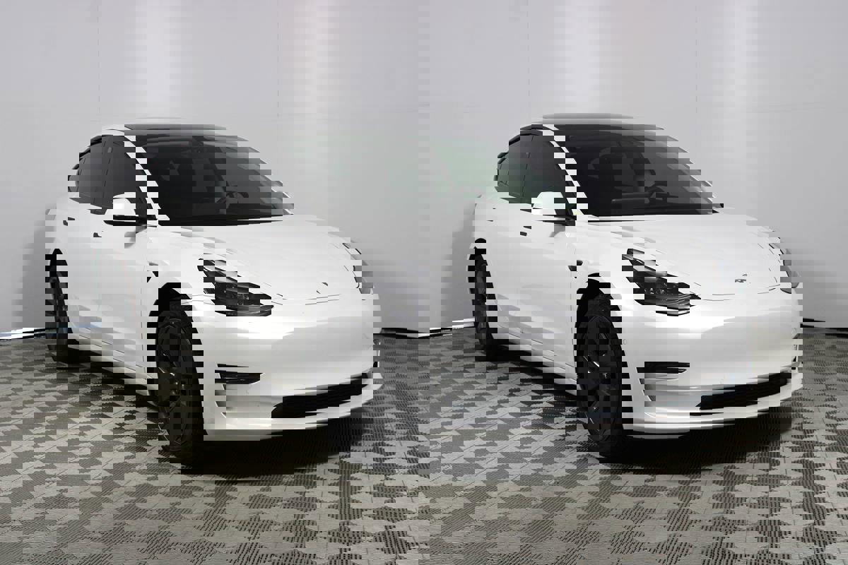 Used 2021 Tesla Model 3 Standard Range Plus image 24