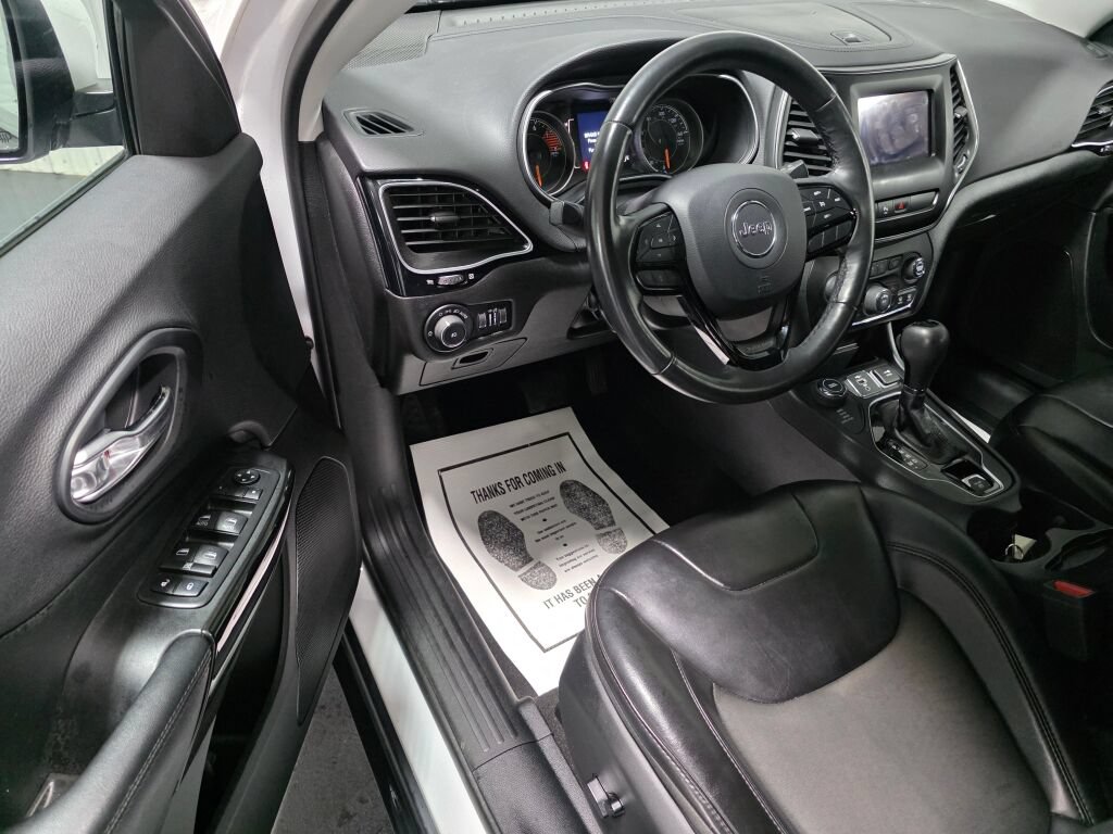 Used 2019 Jeep Cherokee Latitude Plus AWD/4WD image 6