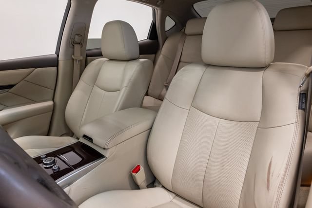 Used 2016 INFINITI Q70 3.7 AWD/4WD image 9