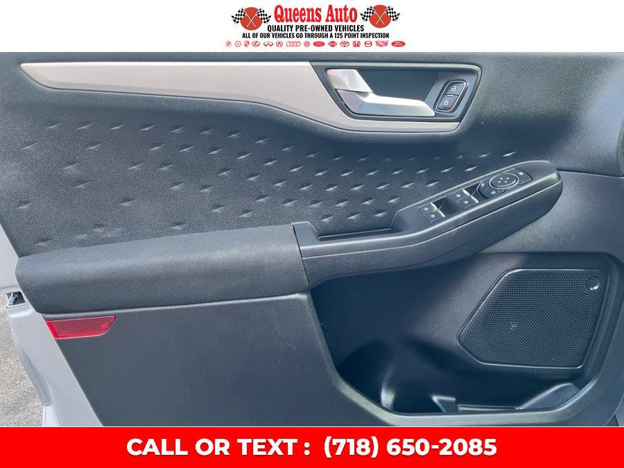 Used 2020 Ford Escape SE image 18