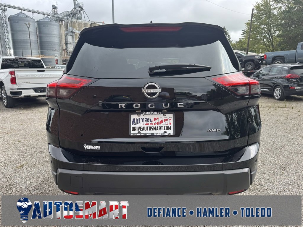 Used 2025 Nissan Rogue SV image 6