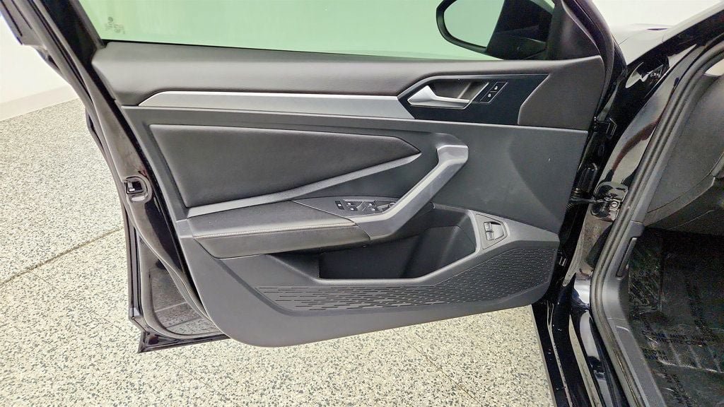 Used 2022 Volkswagen Jetta SE FWD image 11