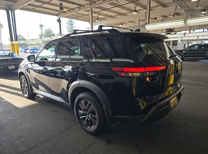 Used 2022 Nissan Pathfinder SV w/ SV Black Package FWD image 4